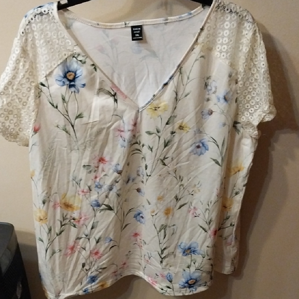 Cream Flutter Sleeve Blouse with Lace and Floral Print